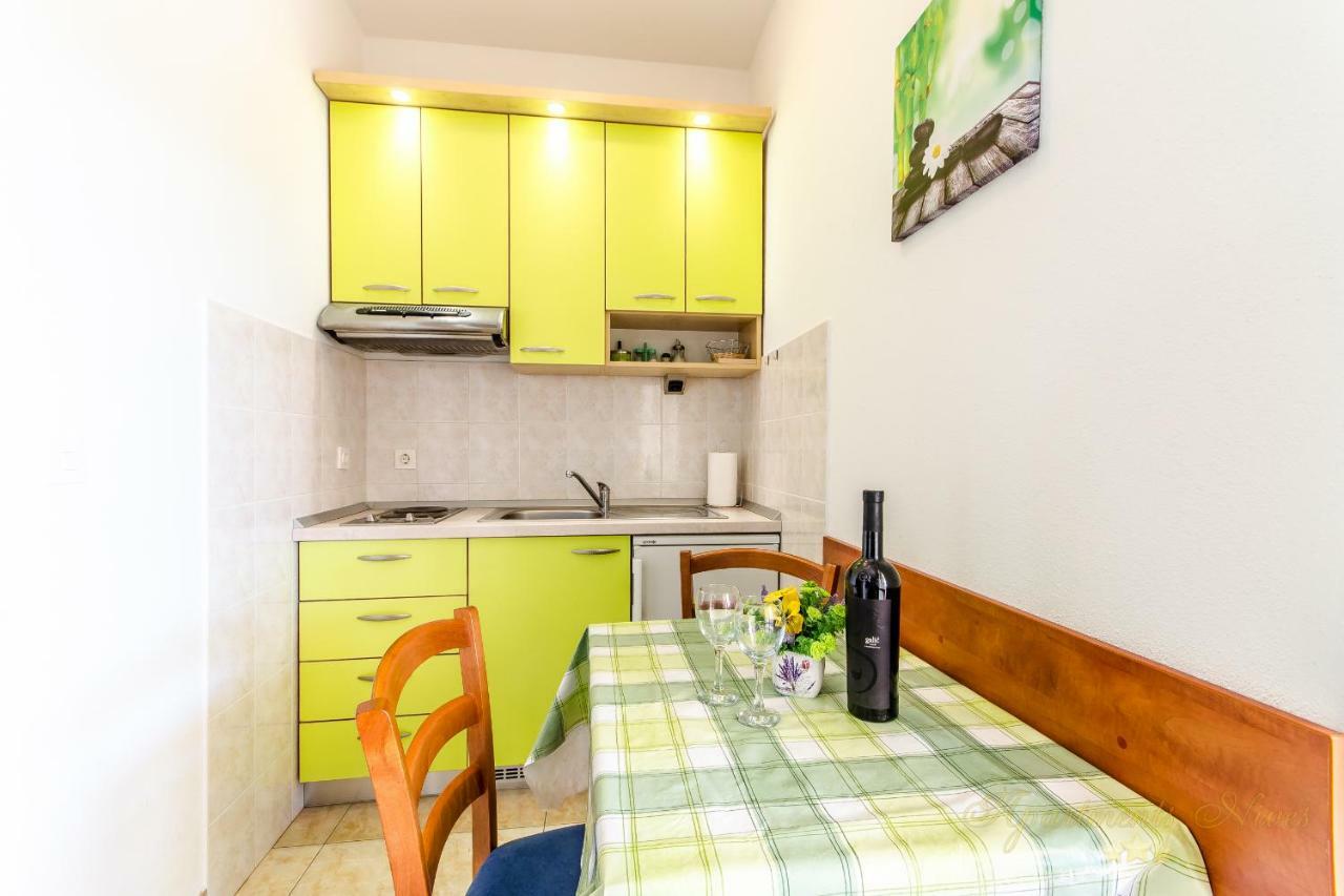 Apartments Nives Suhi Potok Jesenice  Bagian luar foto