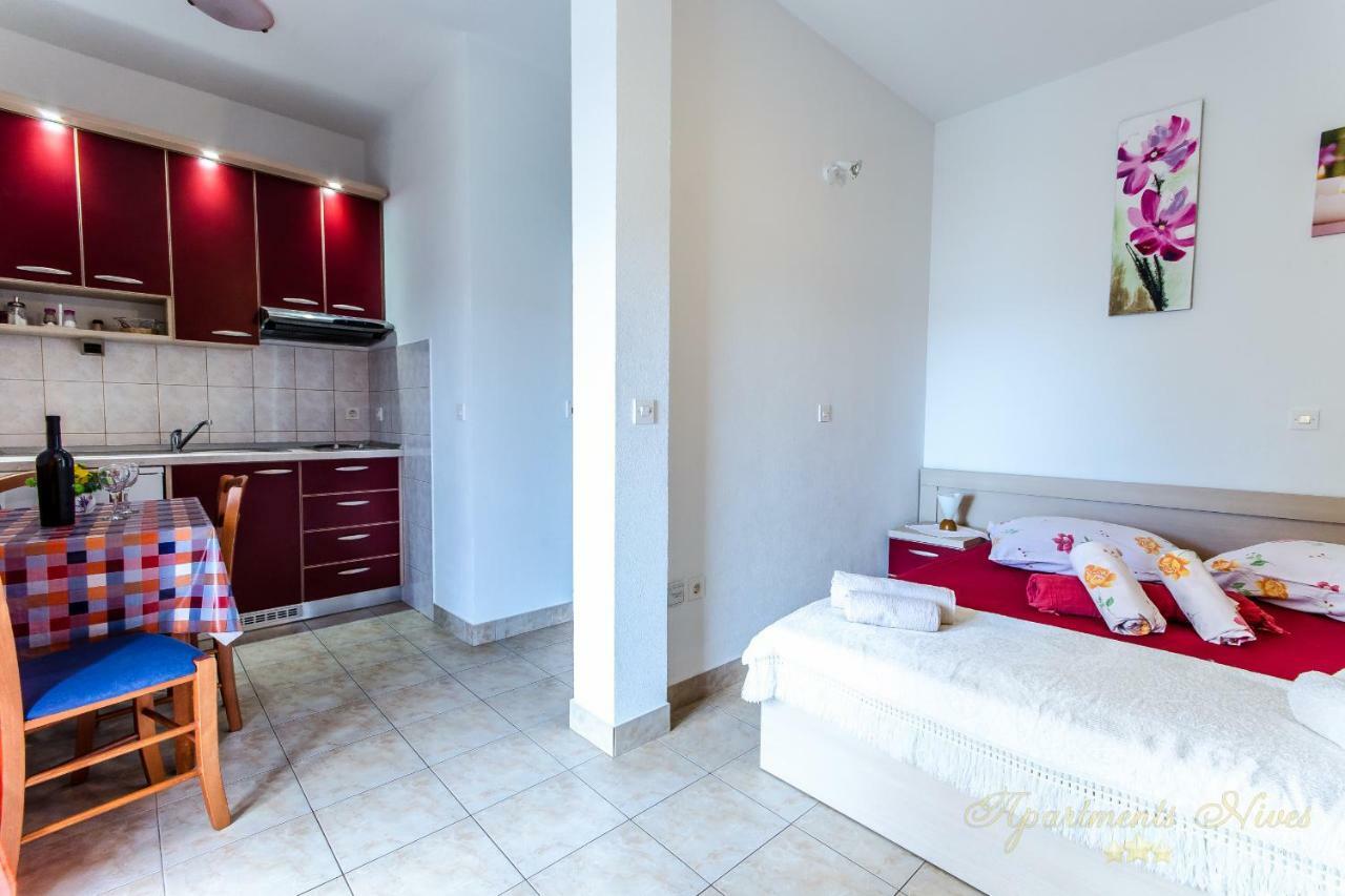 Apartments Nives Suhi Potok Jesenice  Bagian luar foto