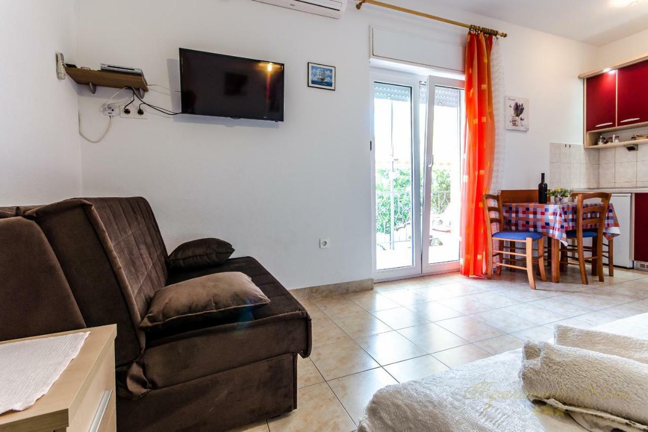 Apartments Nives Suhi Potok Jesenice  Bagian luar foto