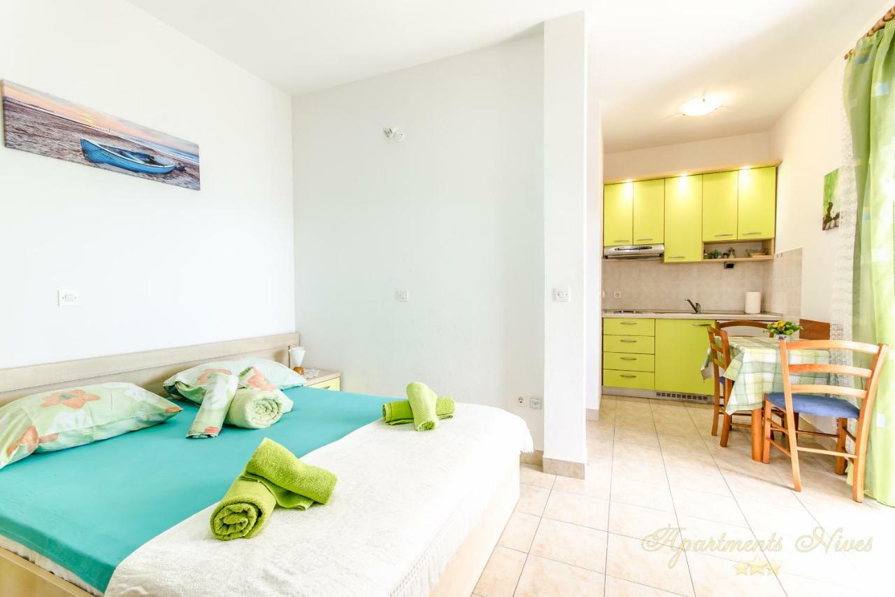Apartments Nives Suhi Potok Jesenice  Bagian luar foto